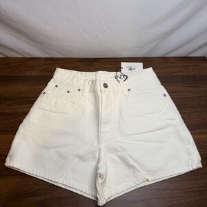 LNDN Denim Women's White Jean Shorts, size 27‎